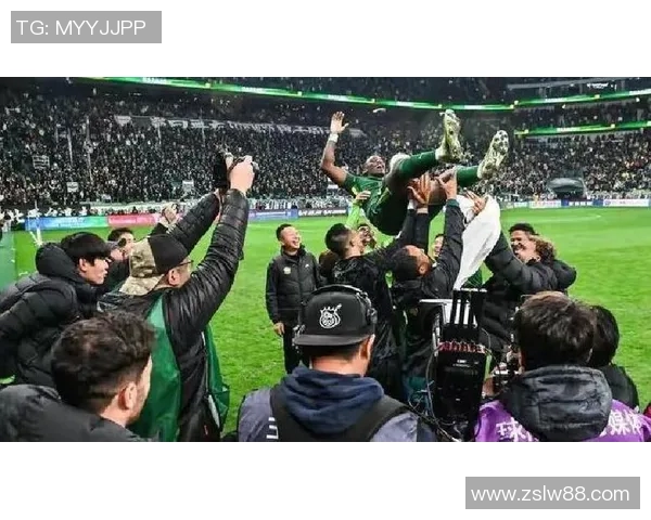 足球明星化妆现身野球场引发热议球迷反应各异争论不断