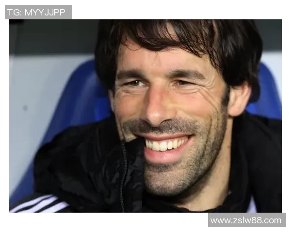 荷兰足球传奇范尼及其辉煌职业生涯回顾与成就分析